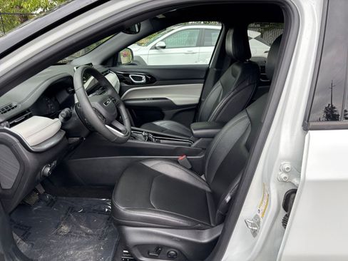 Used 2025 Jeep Compass Limited AWD/4WD image 27