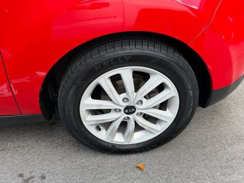 Used 2018 Kia Soul + FWD image 18