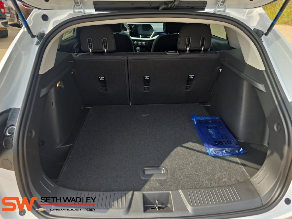 New 2026 Chevrolet Trax LS w/ LS Convenience Package FWD image 13