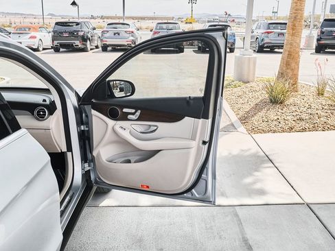Used 2022 Mercedes-Benz GLC 300 w/ Premium Package Lite image 9
