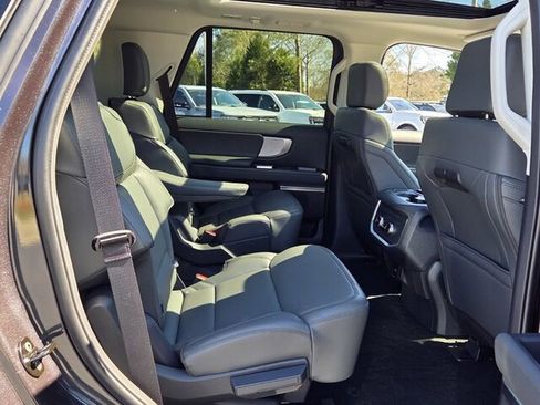 New 2026 Ford Expedition Active image 18