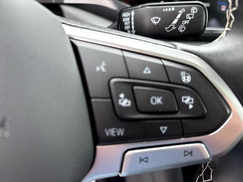 Used 2022 Volkswagen Taos SEL image 19