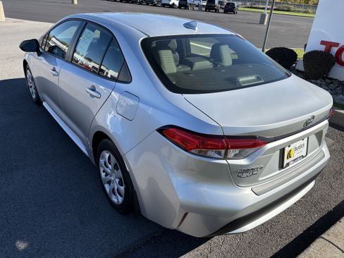 Used 2022 Toyota Corolla LE image 6