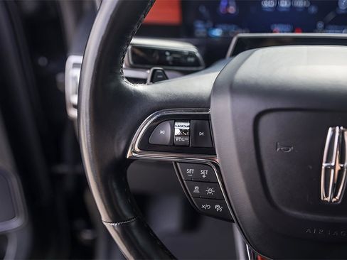 Used 2024 Lincoln Navigator Reserve image 13