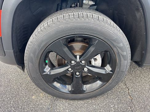 Used 2022 Jeep Grand Cherokee Altitude image 14