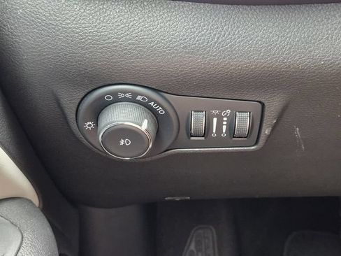 Used 2025 Jeep Compass Limited AWD/4WD image 29