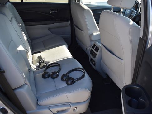 Used 2018 Honda Pilot Touring image 18