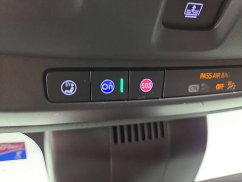 Used 2024 GMC Yukon XL AT4 w/ Technology Package AWD/4WD image 31