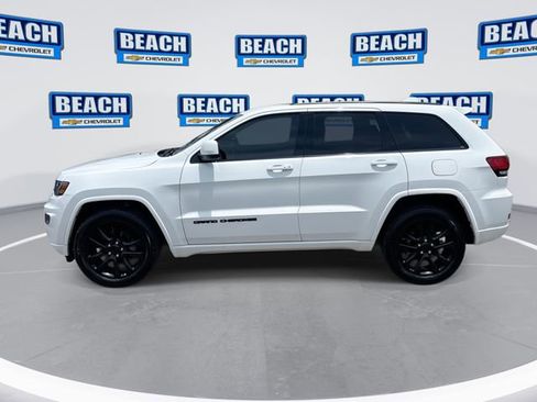 Used 2019 Jeep Grand Cherokee Altitude AWD/4WD image 5