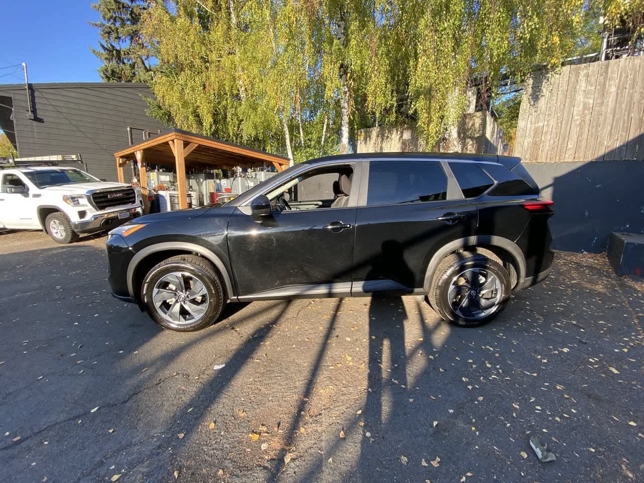 Used 2025 Nissan Rogue SV AWD/4WD image 3