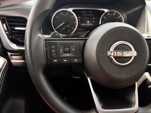 Used 2022 Nissan Rogue SV FWD image 13
