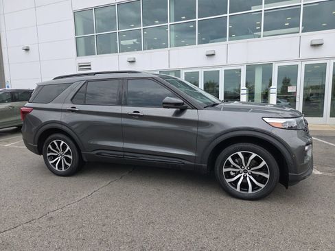 Used 2020 Ford Explorer ST w/ Premium Technology Package AWD/4WD image 3