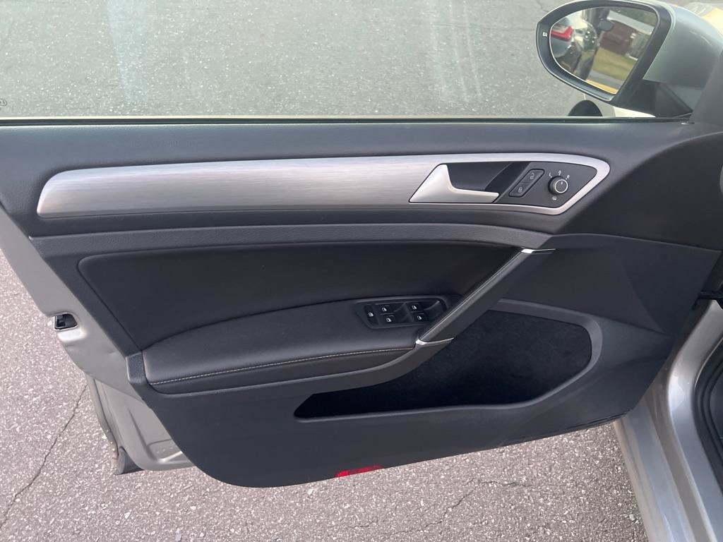 Used 2015 Volkswagen Golf S FWD image 12