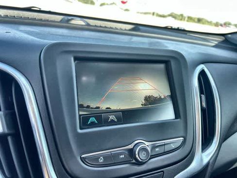 Used 2018 Chevrolet Equinox LT FWD image 26