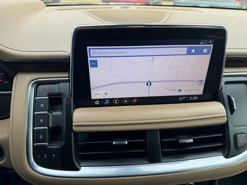 Used 2021 Chevrolet Suburban Premier w/ Premium Package image 26