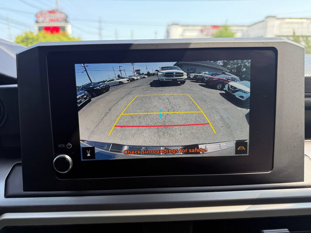 Used 2025 Toyota Tacoma SR5 AWD/4WD image 16