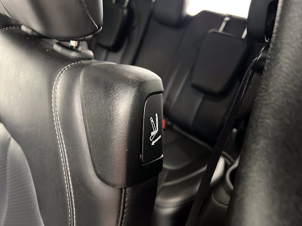 Used 2025 Chrysler Pacifica Select FWD image 19