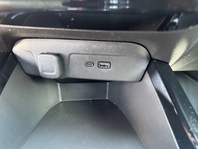 Used 2025 Chevrolet Trax RS w/ Driver Confidence Package FWD image 19
