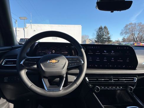 New 2026 Chevrolet Traverse LT w/ Sun and Wheel Package image 12