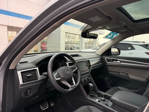 Used 2023 Volkswagen Atlas SEL R-Line image 8