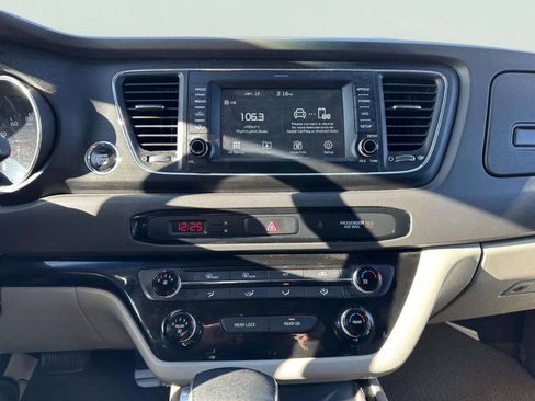 Used 2017 Kia Sedona LX w/ LX Essentials Premium Package FWD image 30