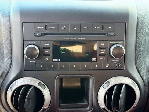Used 2017 Jeep Wrangler Sport w/ Connectivity Group AWD/4WD image 26