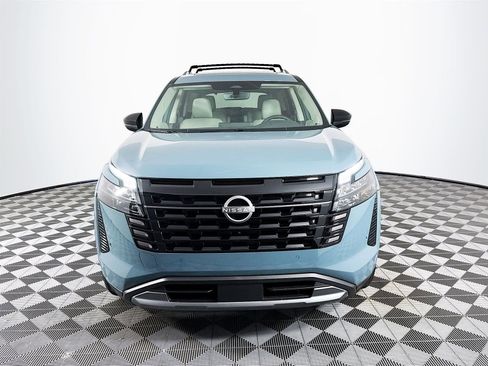 New 2026 Nissan Pathfinder SL image 2