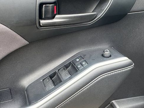 Used 2021 Toyota Highlander L FWD image 5