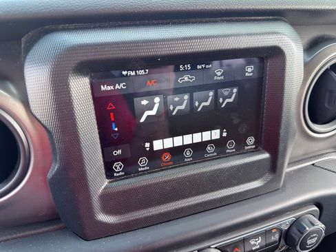 Used 2022 Jeep Gladiator Overland AWD/4WD image 37