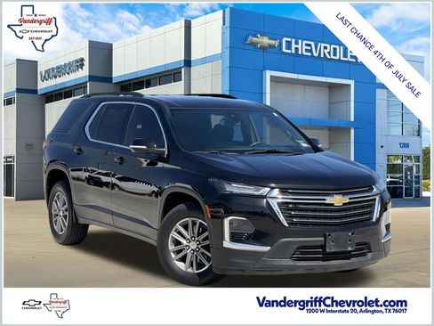 Certified 2022 Chevrolet Traverse LT FWD image 1