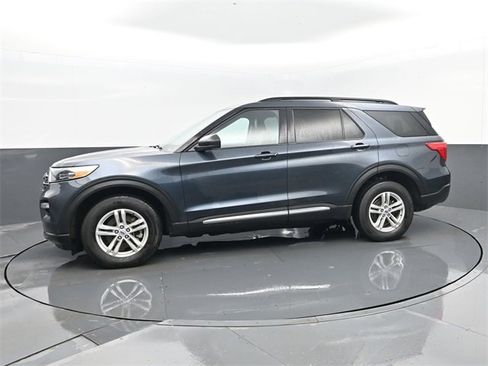 Used 2023 Ford Explorer XLT w/ Equipment Group 202A image 5