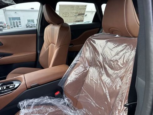 New 2025 Toyota Crown Signia Limited image 9