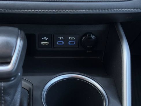 Used 2022 Toyota Highlander XLE FWD image 19