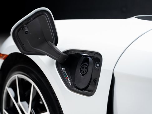 Used 2023 Porsche Taycan w/ Premium Package image 20