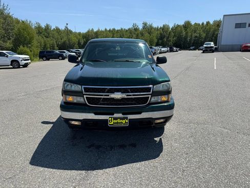 Used 2006 Chevrolet Silverado 1500 LT w/ Light Duty Power Package AWD/4WD image 2