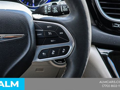 Used 2024 Chrysler Pacifica Touring-L image 29