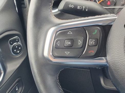 Used 2018 Jeep Wrangler Unlimited Sahara AWD/4WD image 15