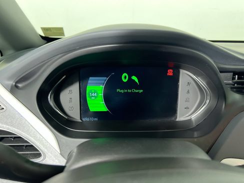 Used 2020 Chevrolet Bolt Premier w/ Infotainment Package FWD image 20