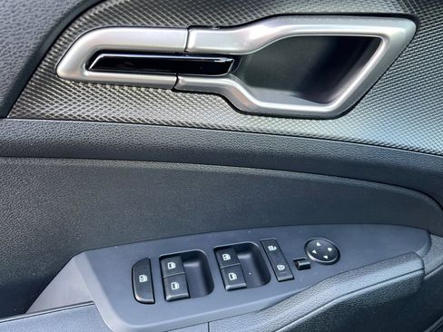 Used 2025 Kia Sportage LX image 10