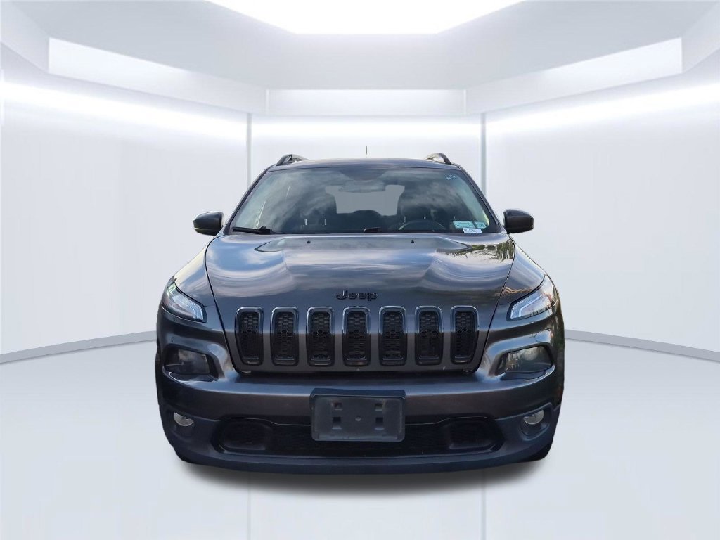 Used 2018 Jeep Cherokee Latitude w/ Altitude Package AWD/4WD image 6