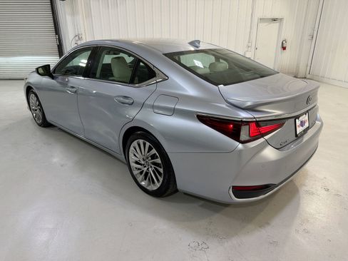 Used 2022 Lexus ES 300h Ultra Luxury image 26