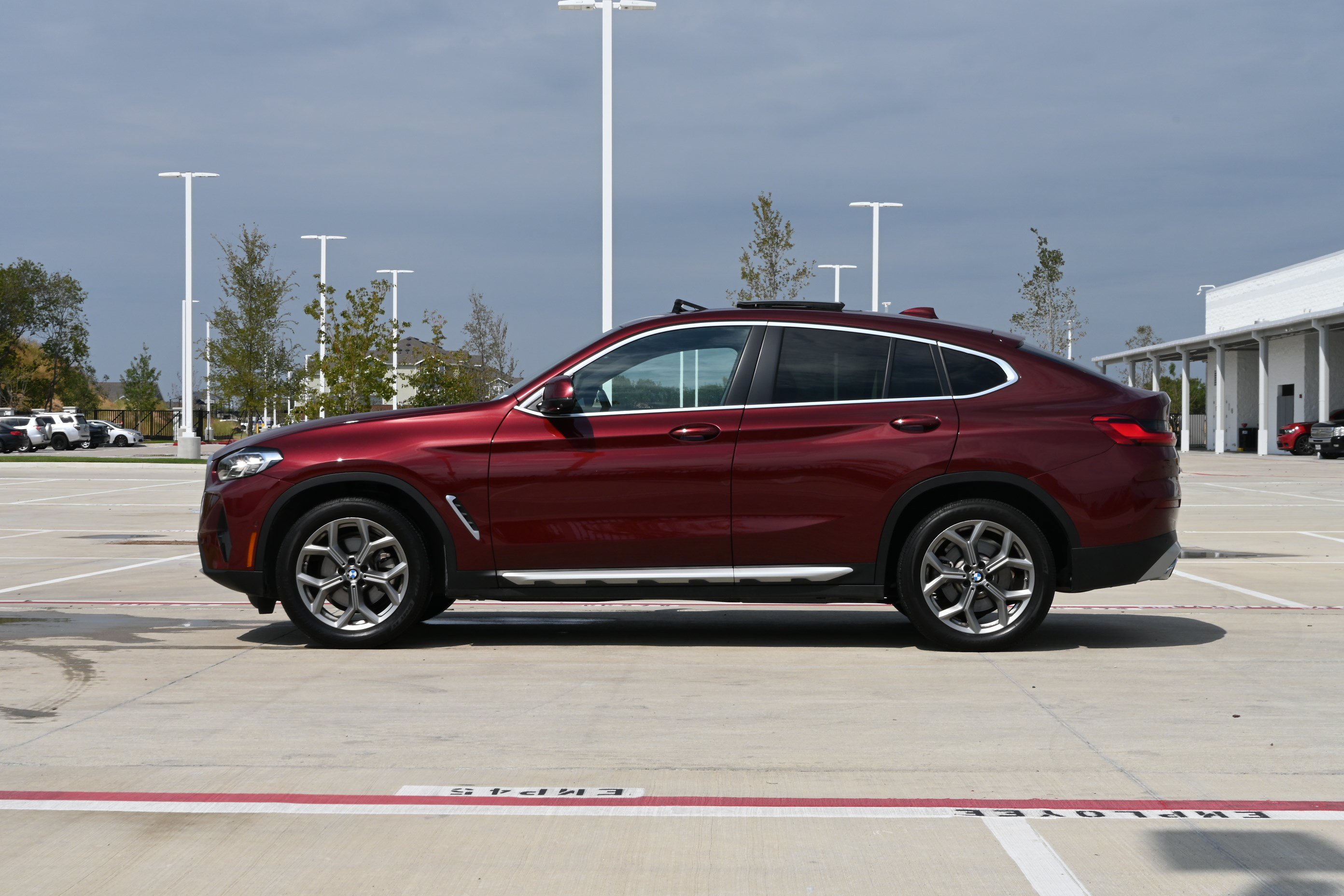 Certified 2025 BMW X4 xDrive30i AWD/4WD image 6