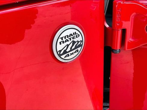 Used 2020 Jeep Wrangler Unlimited Sahara image 37