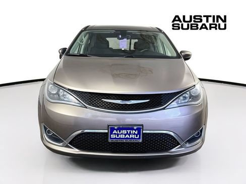 Used 2017 Chrysler Pacifica Touring Plus w/ Tire & Wheel Group FWD image 2
