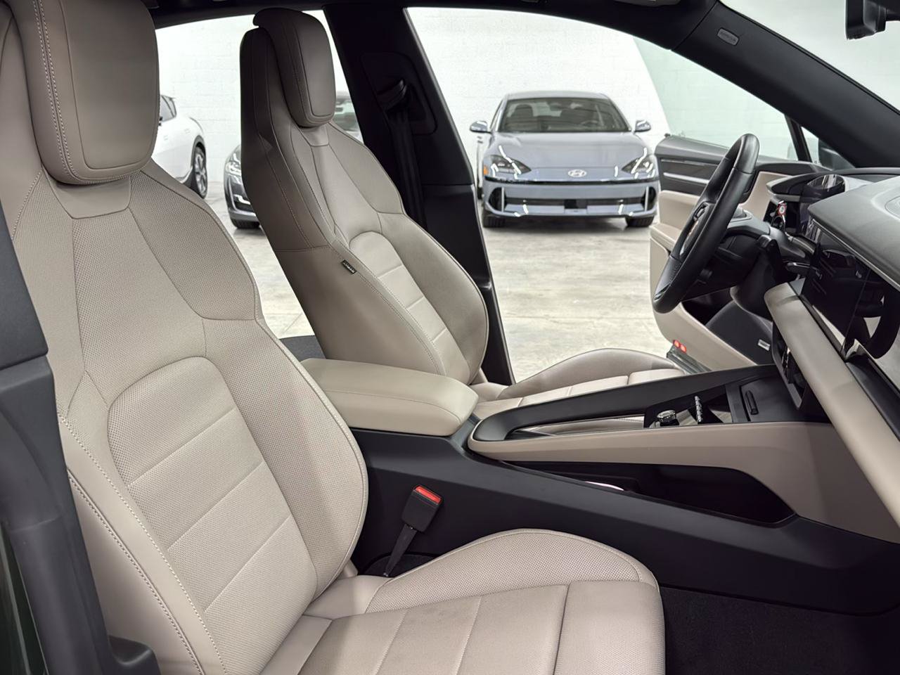Used 2024 Porsche Macan 4 Electric AWD/4WD image 14