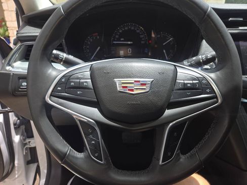 Used 2017 Cadillac XT5 Premium Luxury FWD image 9