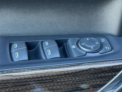 Used 2020 Chevrolet Silverado 1500 LT Trail Boss image 10