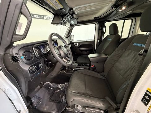 Used 2024 Jeep Wrangler Unlimited Rubicon 4xe AWD/4WD image 23