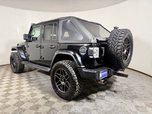 Used 2019 Jeep Wrangler Unlimited Sahara w/ Uconnect 4C Nav & Sound Group AWD/4WD image 4