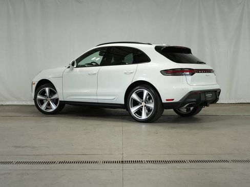 Certified 2025 Porsche Macan AWD/4WD image 3